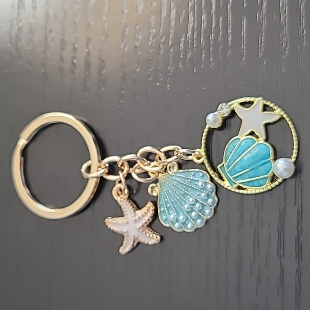 Seashell Keychain - Picture 1 of 3